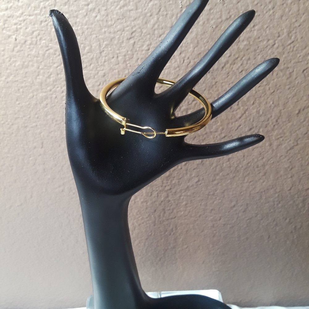 ISO!!! French clip/Omega back hoops